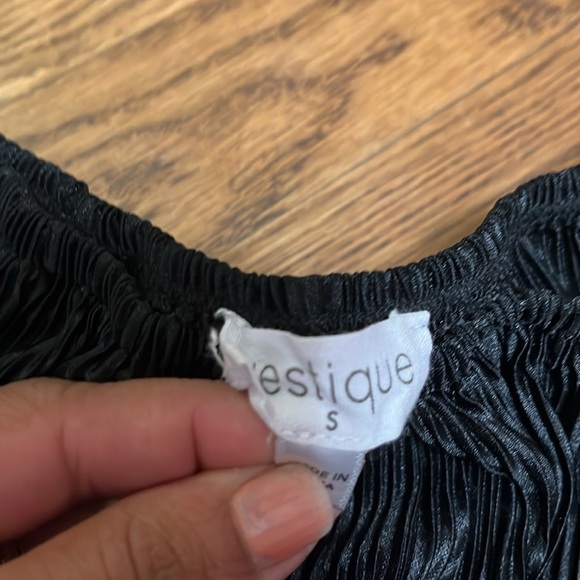 VESTIQUE PLISSE BLACK SHORTS- small - Picture 2 of 5